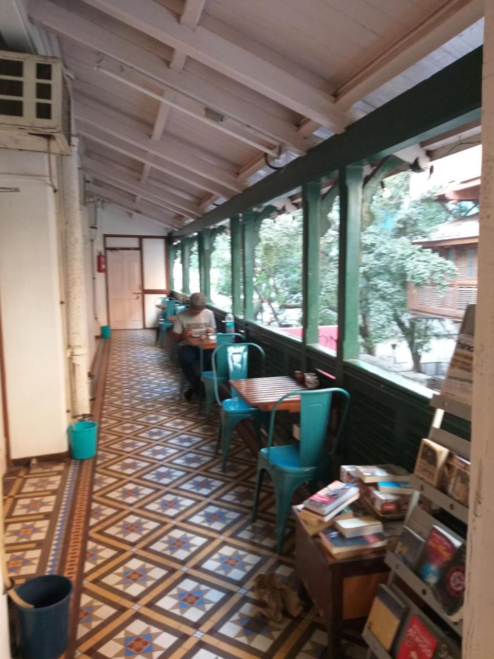 Hotel Carlton - Behind Taj Mahal Palace Colaba Mumbai (Bombay)